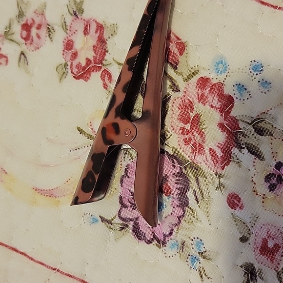 💛BOGO💛 Pink Leopard Clip - Picture 3 of 3